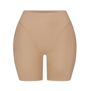 Skims Butt And Hip Enhancing Mid-size Short Clay